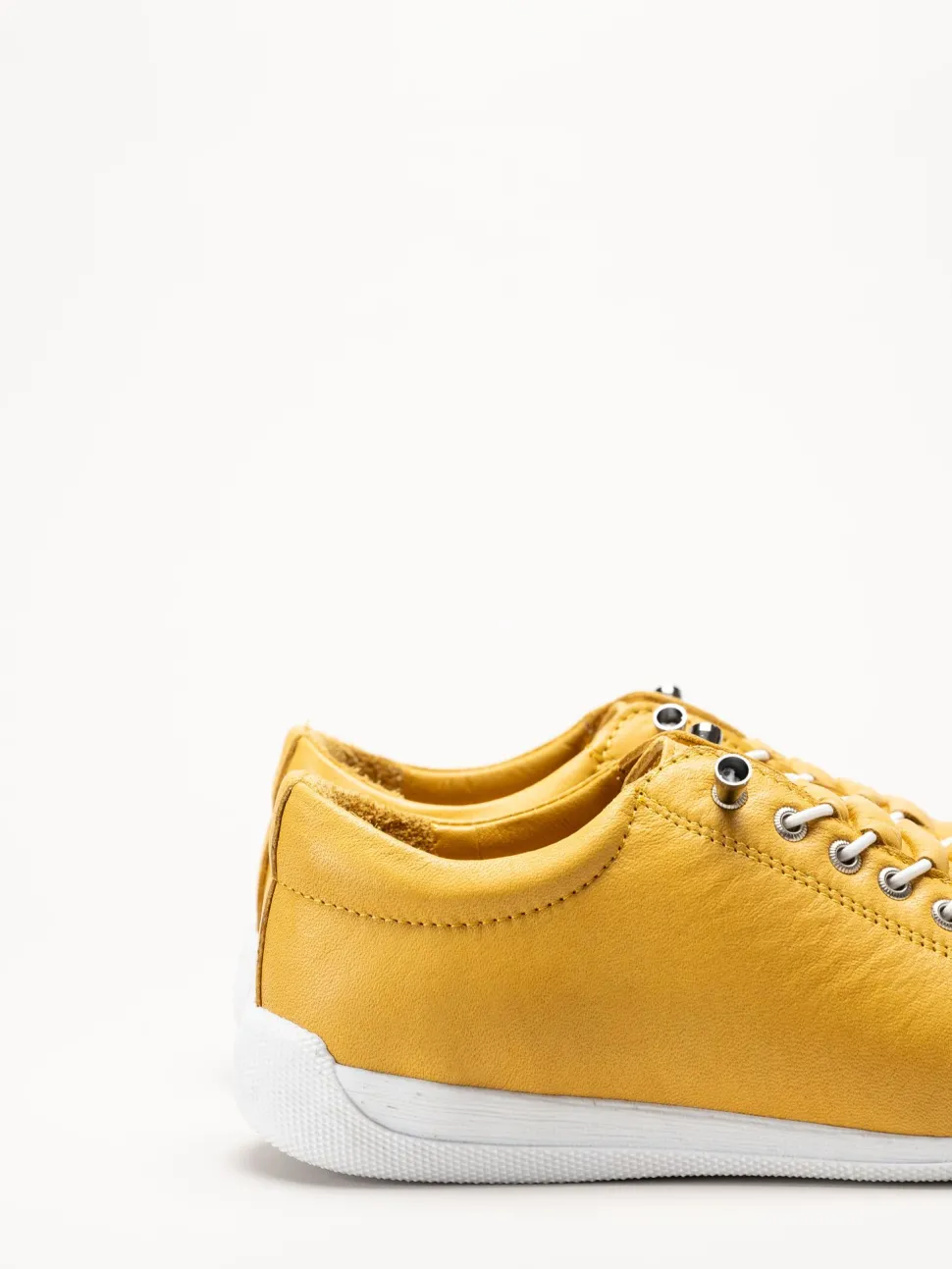 Charlotte of Sweden - Gula sneakers i skinn