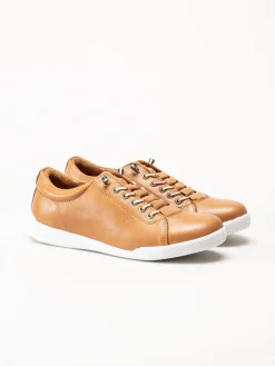 Charlotte of Sweden - Ljusbruna sneakers i skinn