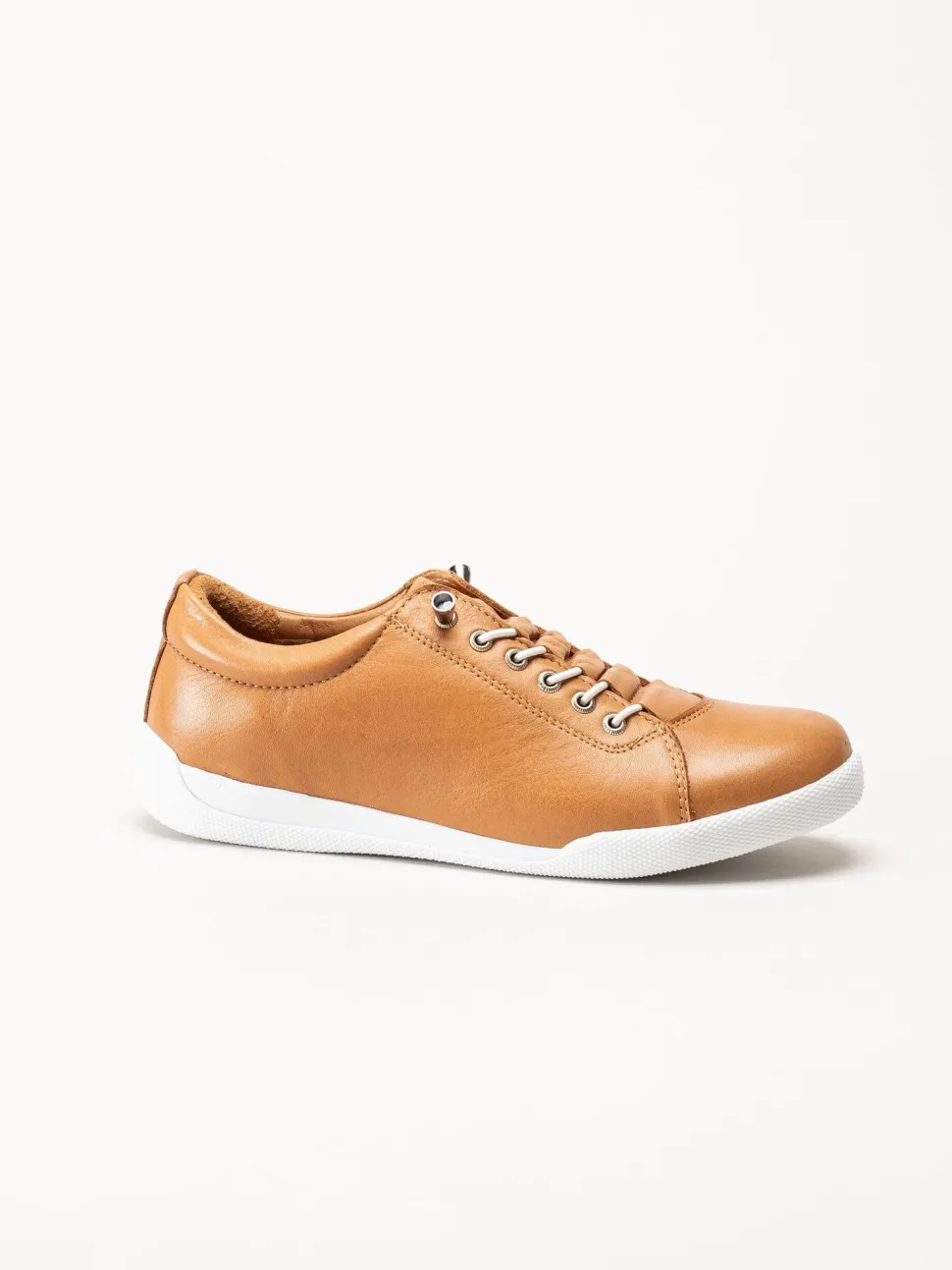Charlotte of Sweden - Ljusbruna sneakers i skinn