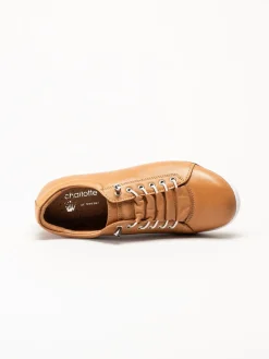 Charlotte of Sweden - Ljusbruna sneakers i skinn