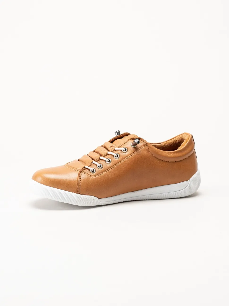 Charlotte of Sweden - Ljusbruna sneakers i skinn
