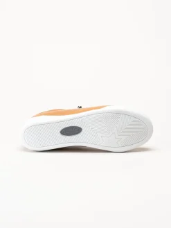Charlotte of Sweden - Ljusbruna sneakers i skinn