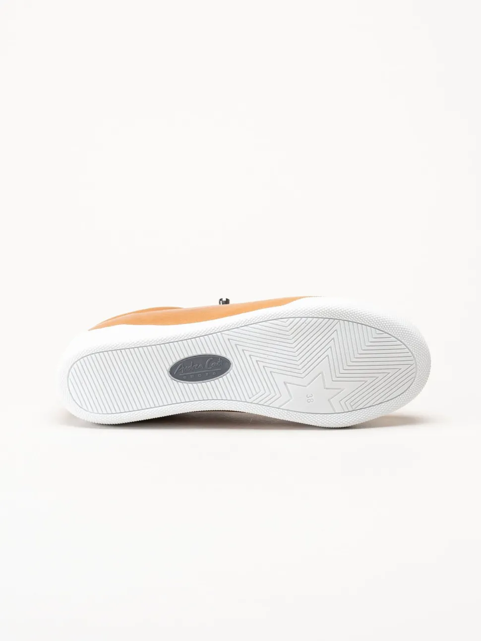 Charlotte of Sweden - Ljusbruna sneakers i skinn