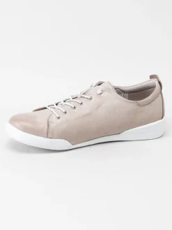 Charlotte of Sweden - Ljusgrå sneakers i skinn