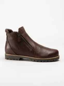 Charlotte of Sweden - Mörkbruna boots skinn