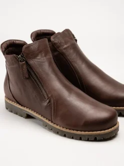 Charlotte of Sweden - Mörkbruna boots skinn