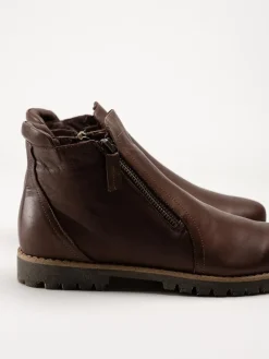 Charlotte of Sweden - Mörkbruna boots skinn