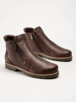 Charlotte of Sweden - Mörkbruna boots skinn