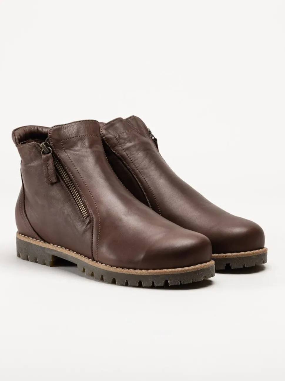 Charlotte of Sweden - Mörkbruna boots skinn