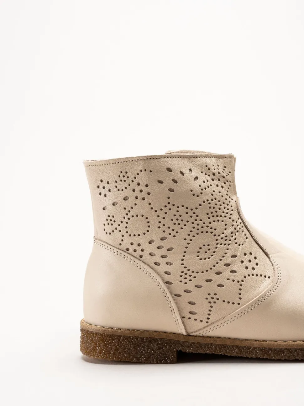 Charlotte of Sweden - Offwhite boots i skinn