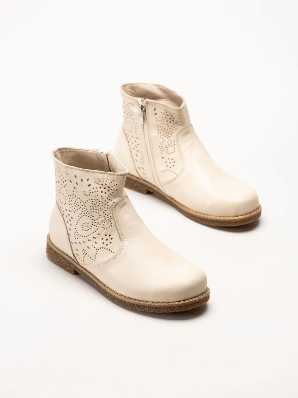 Charlotte of Sweden - Offwhite boots i skinn