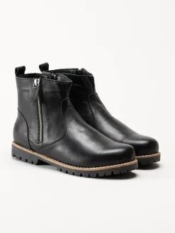 Charlotte of Sweden - Svarta boots i skinn