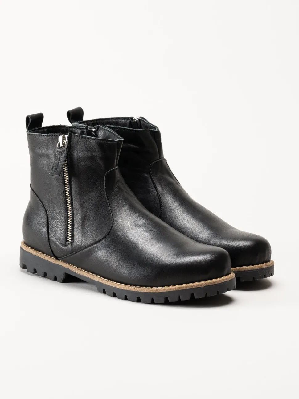 Charlotte of Sweden - Svarta boots i skinn