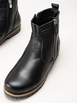 Charlotte of Sweden - Svarta boots i skinn