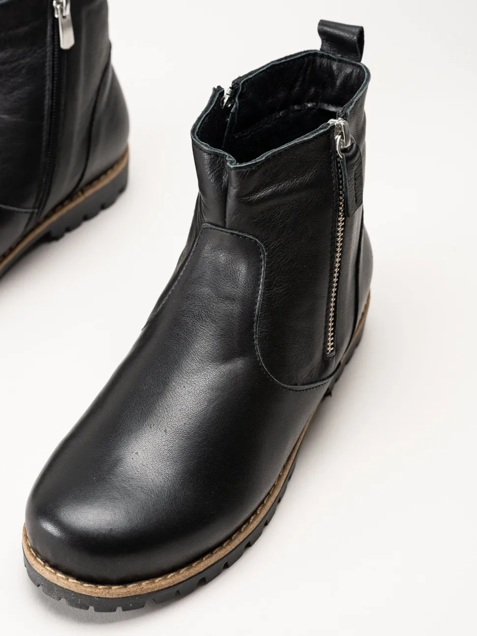 Charlotte of Sweden - Svarta boots i skinn