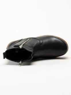 Charlotte of Sweden - Svarta boots i skinn