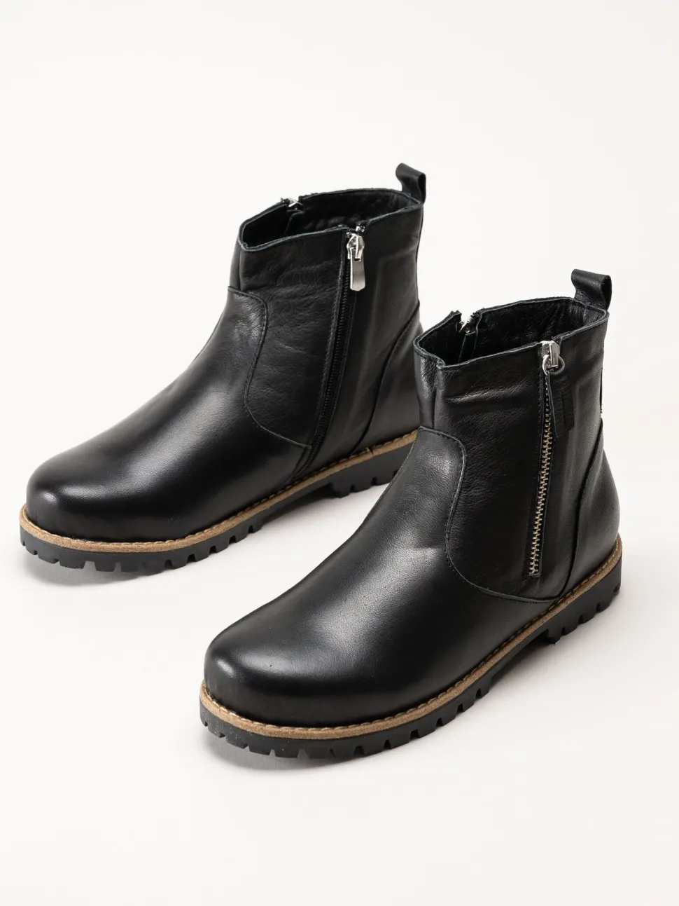 Charlotte of Sweden - Svarta boots i skinn