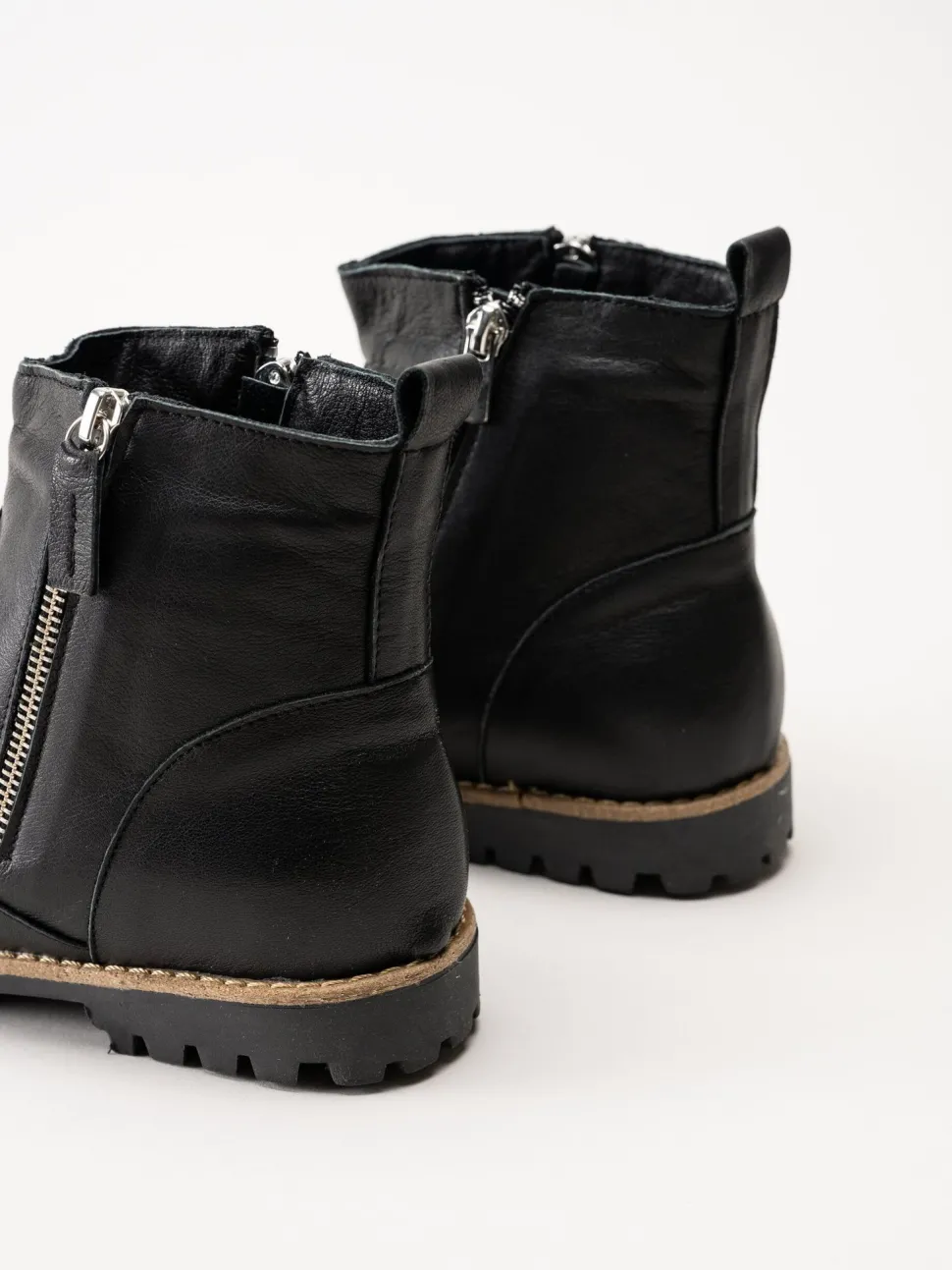 Charlotte of Sweden - Svarta boots i skinn