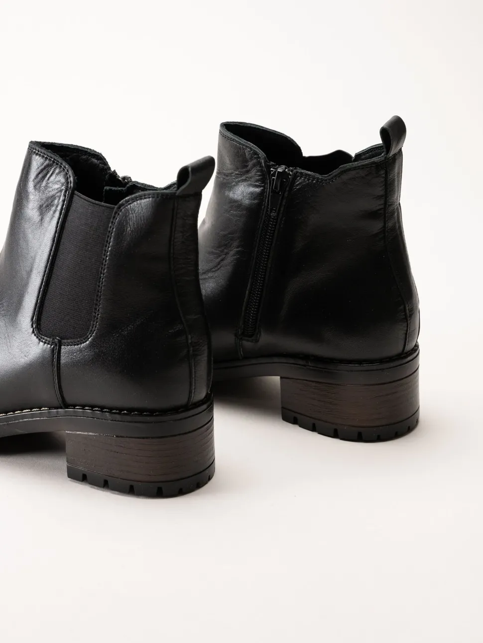 Charlotte of Sweden - Svarta chelsea boots i skinn