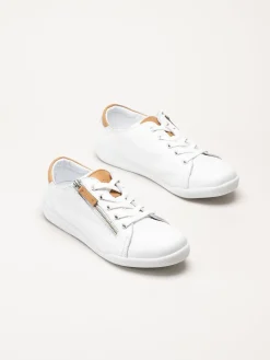 Charlotte of Sweden - Vita sneakers i skinn