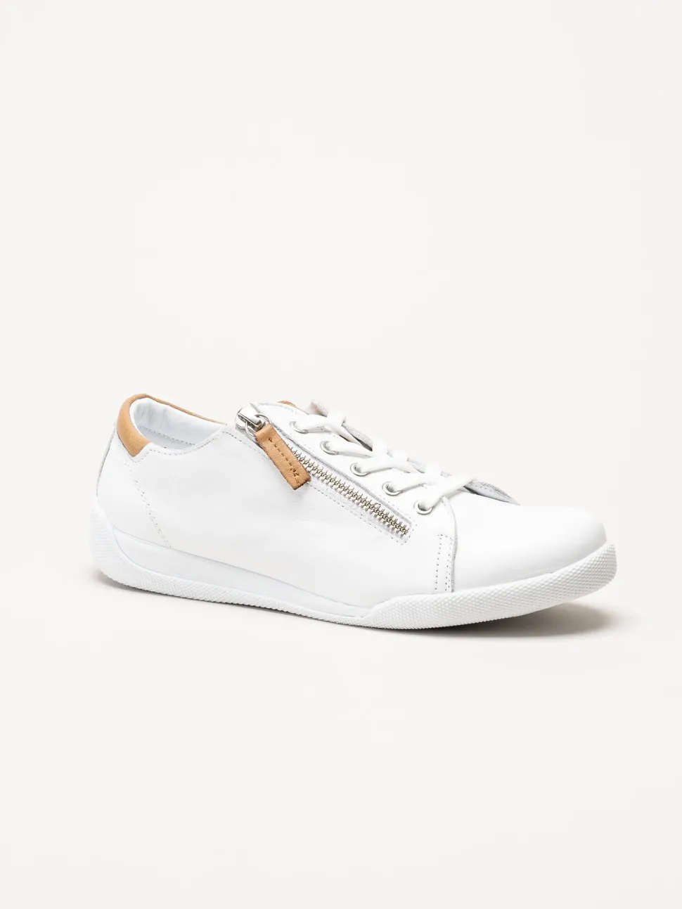 Charlotte of Sweden - Vita sneakers i skinn