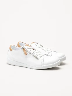 Charlotte of Sweden - Vita sneakers i skinn