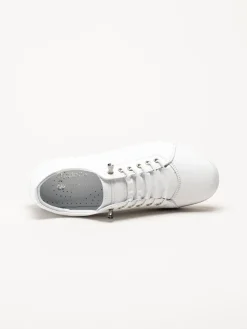 Charlotte of Sweden - Vita sneakers i skinn