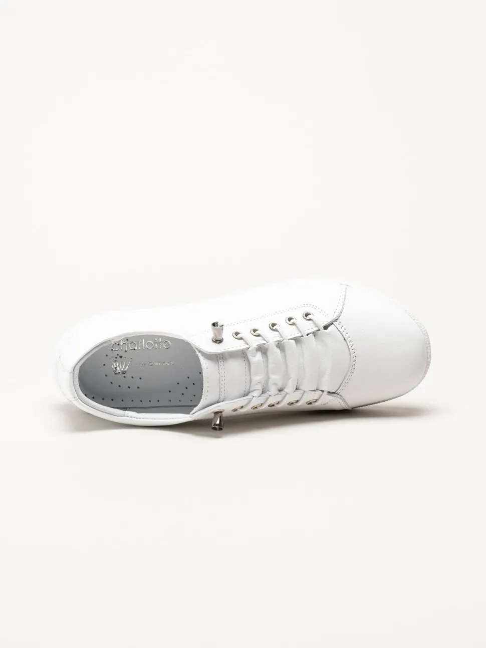 Charlotte of Sweden - Vita sneakers i skinn