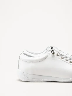 Charlotte of Sweden - Vita sneakers i skinn