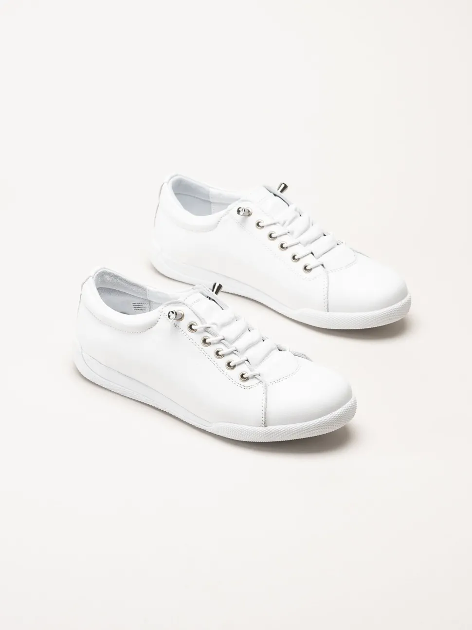 Charlotte of Sweden - Vita sneakers i skinn