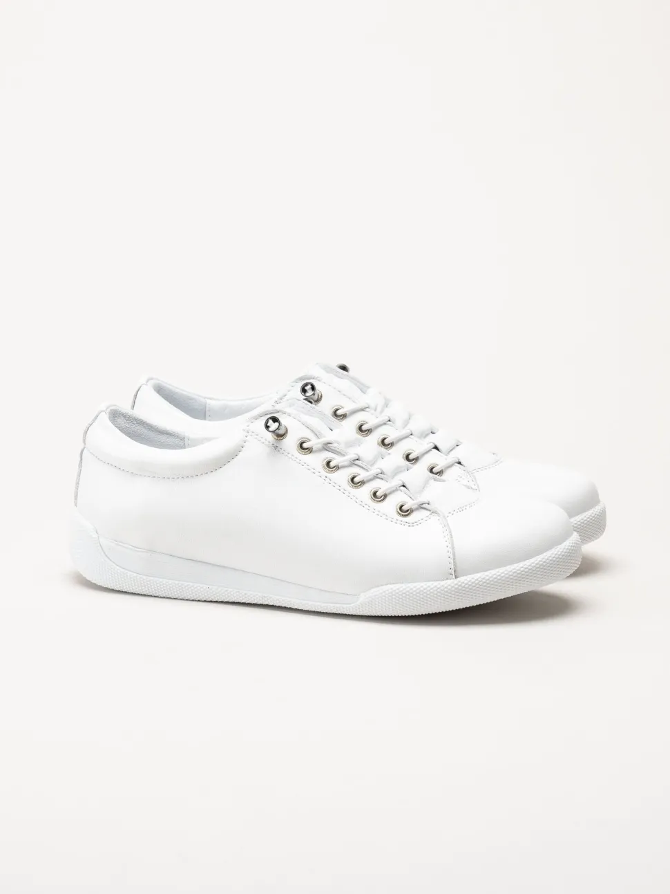 Charlotte of Sweden - Vita sneakers i skinn
