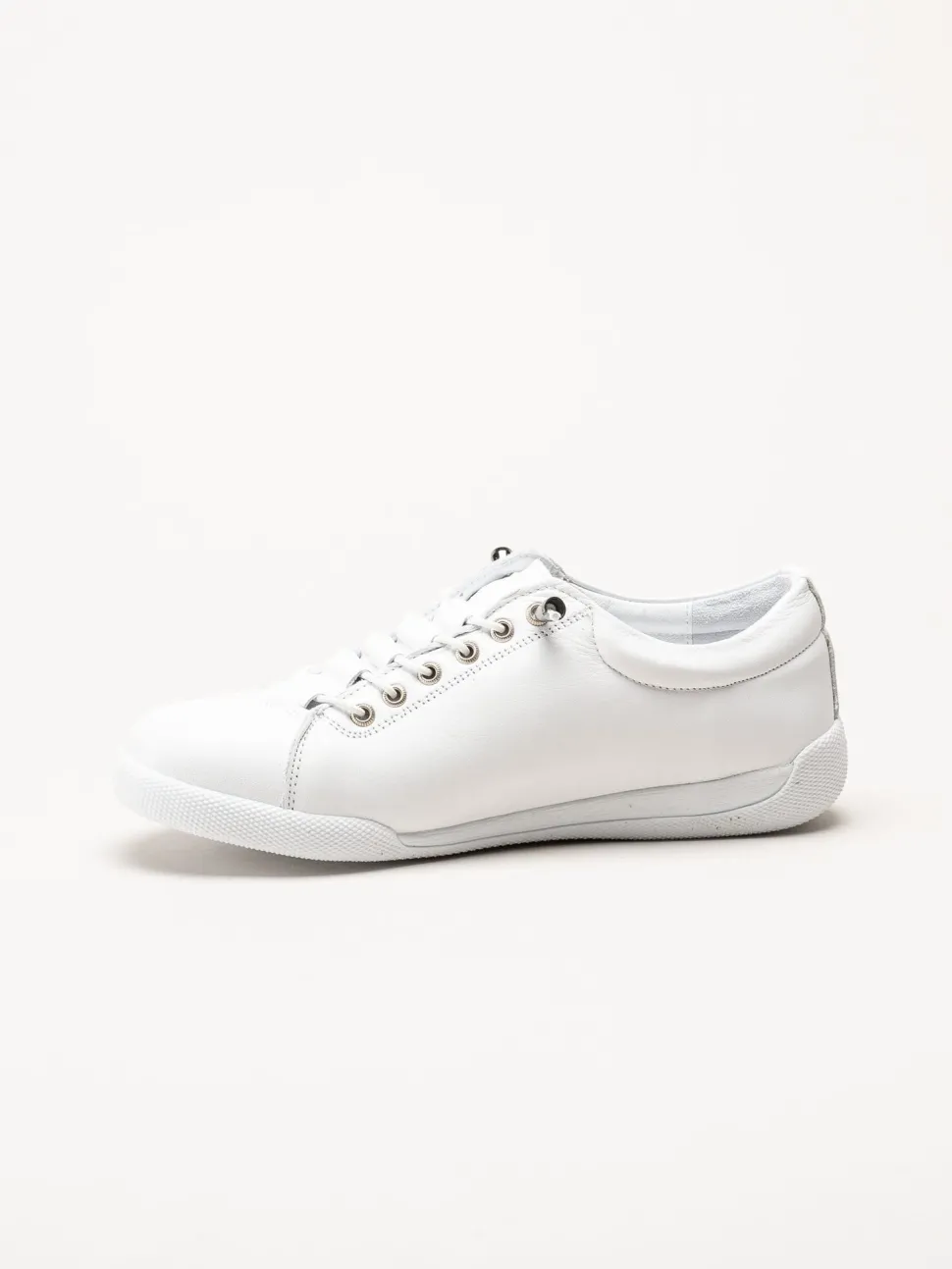Charlotte of Sweden - Vita sneakers i skinn
