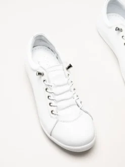 Charlotte of Sweden - Vita sneakers i skinn
