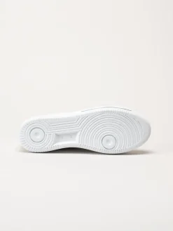 Charlotte of Sweden - Vita sneakers i skinn