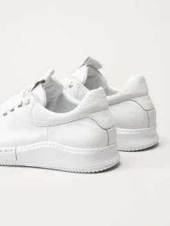 Charlotte of Sweden - Vita sneakers i skinn