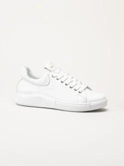 Charlotte of Sweden - Vita sneakers i skinn