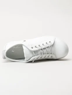 Charlotte of Sweden - Vita sneakers i skinn