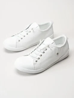 Charlotte of Sweden - Vita sneakers i skinn