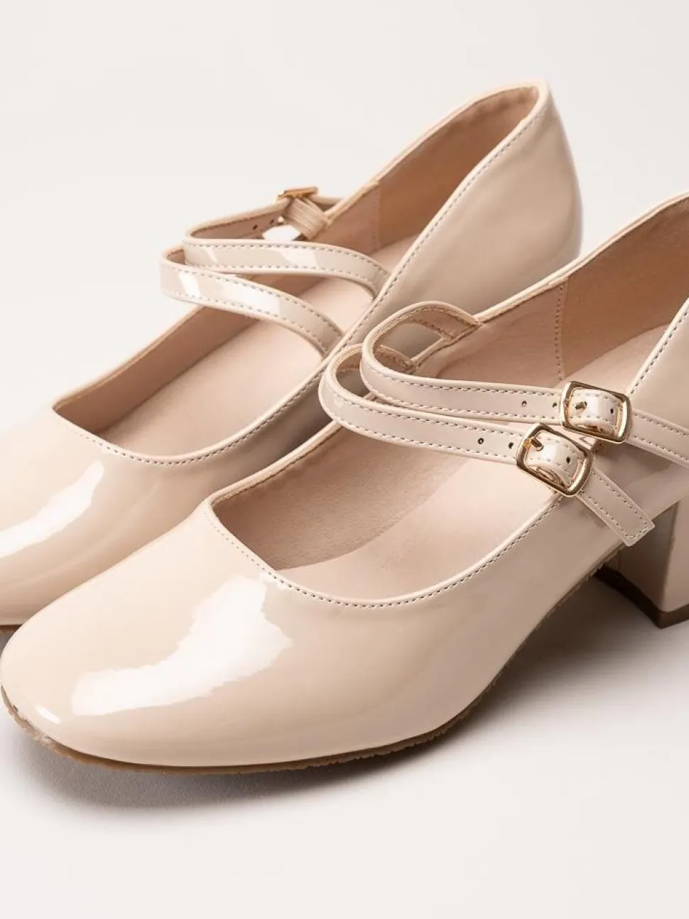 Duffy - Beige lackpumps med remmar