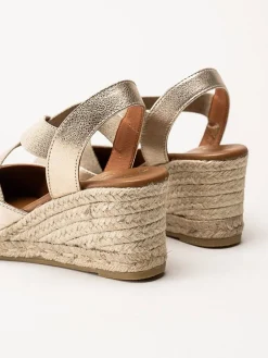 Duffy - Guldmetallic kilklackade espadrillos