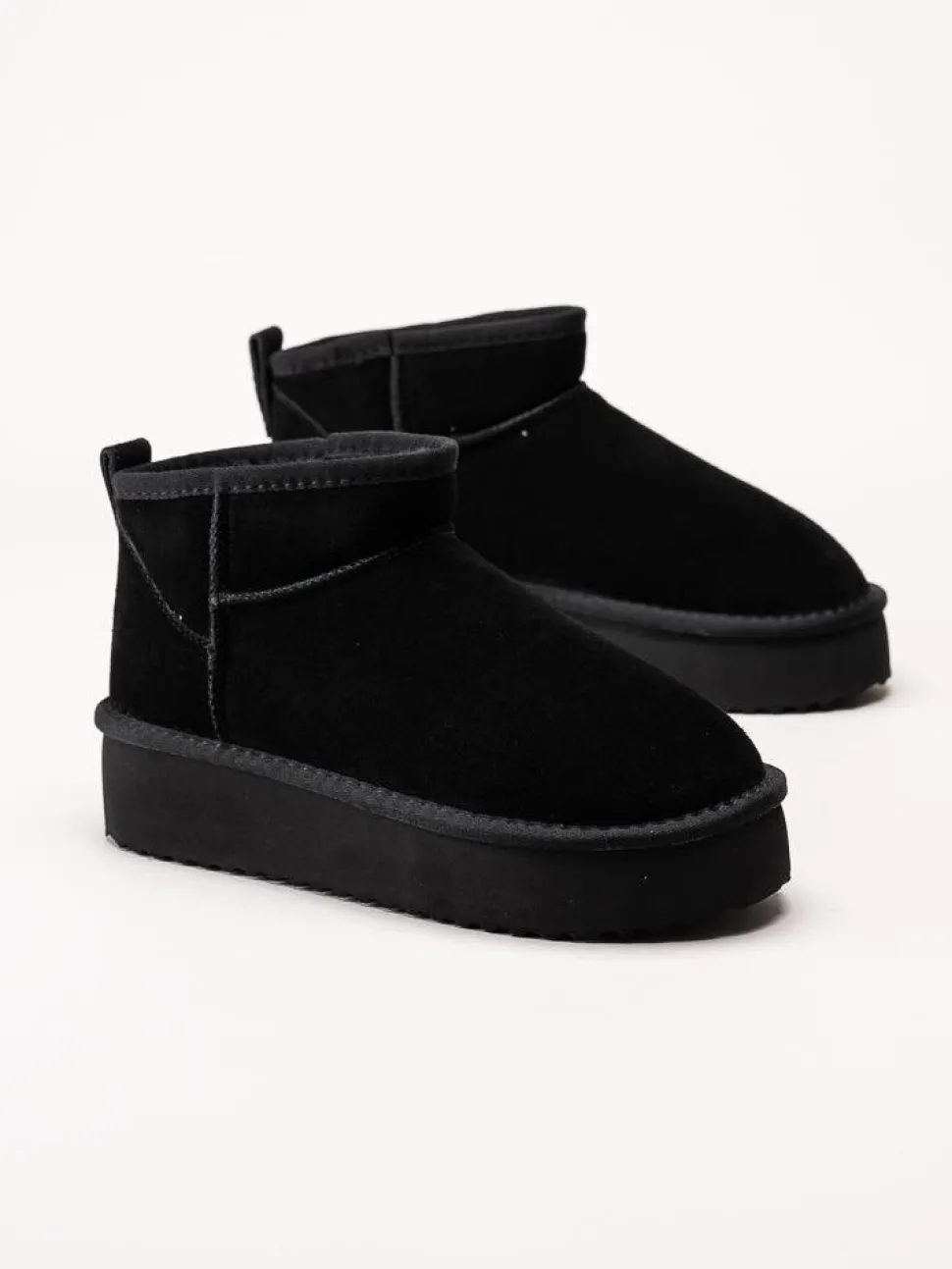 Duffy - Svarta fodrade boots i mocka