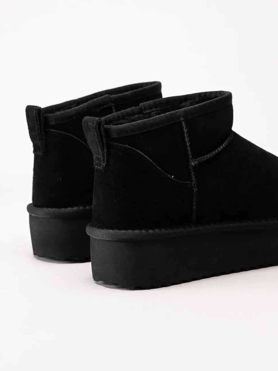 Duffy - Svarta fodrade boots i mocka