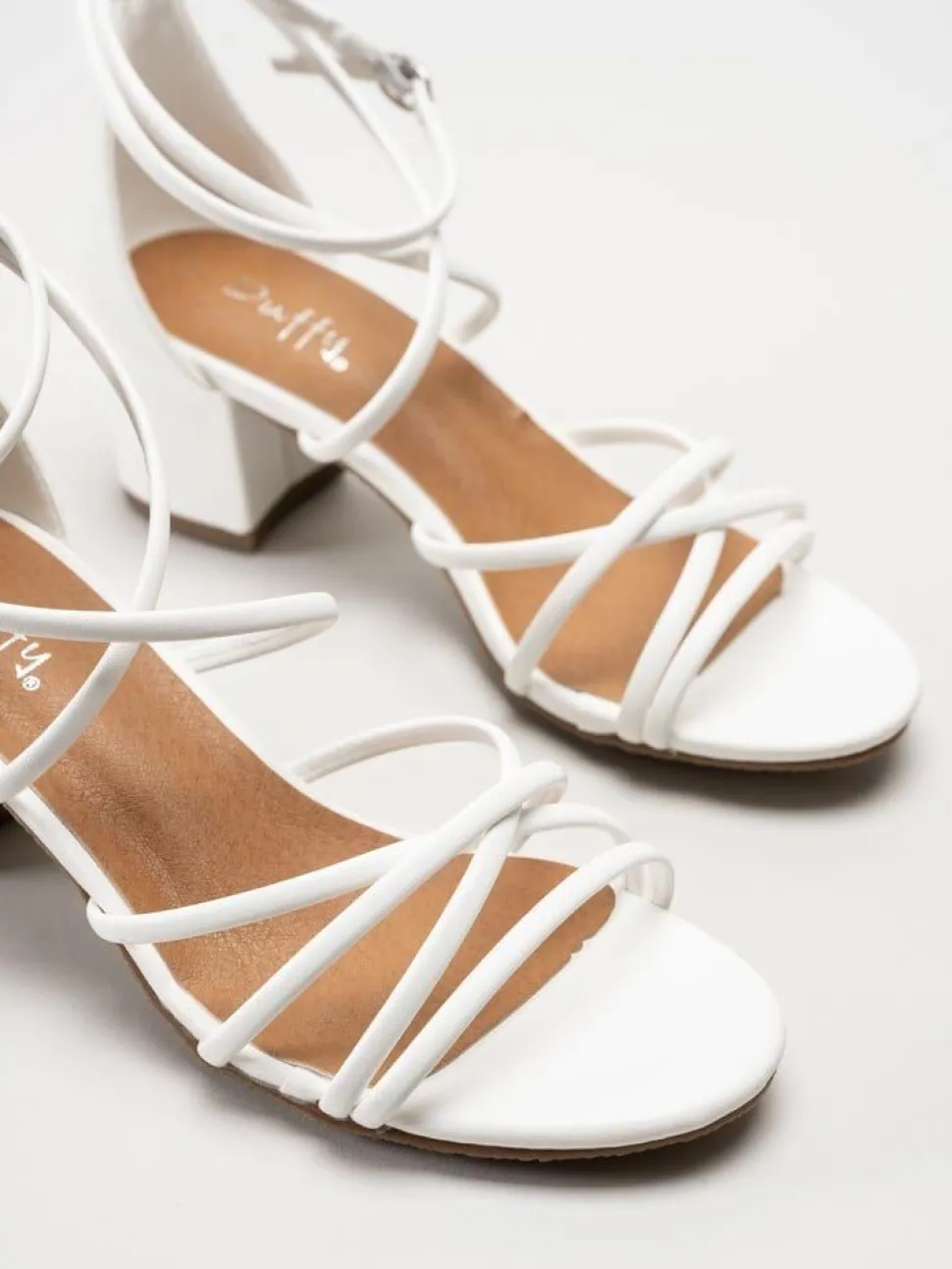 Duffy - Vita sandaletter med tunna remmar