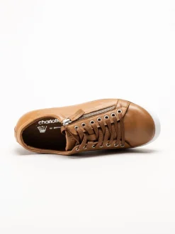 Esgano - Ljusbruna sneakers i skinn