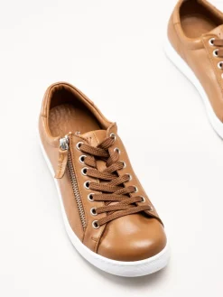 Esgano - Ljusbruna sneakers i skinn