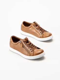 Esgano - Ljusbruna sneakers i skinn