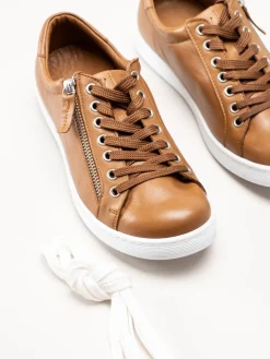 Esgano - Ljusbruna sneakers i skinn