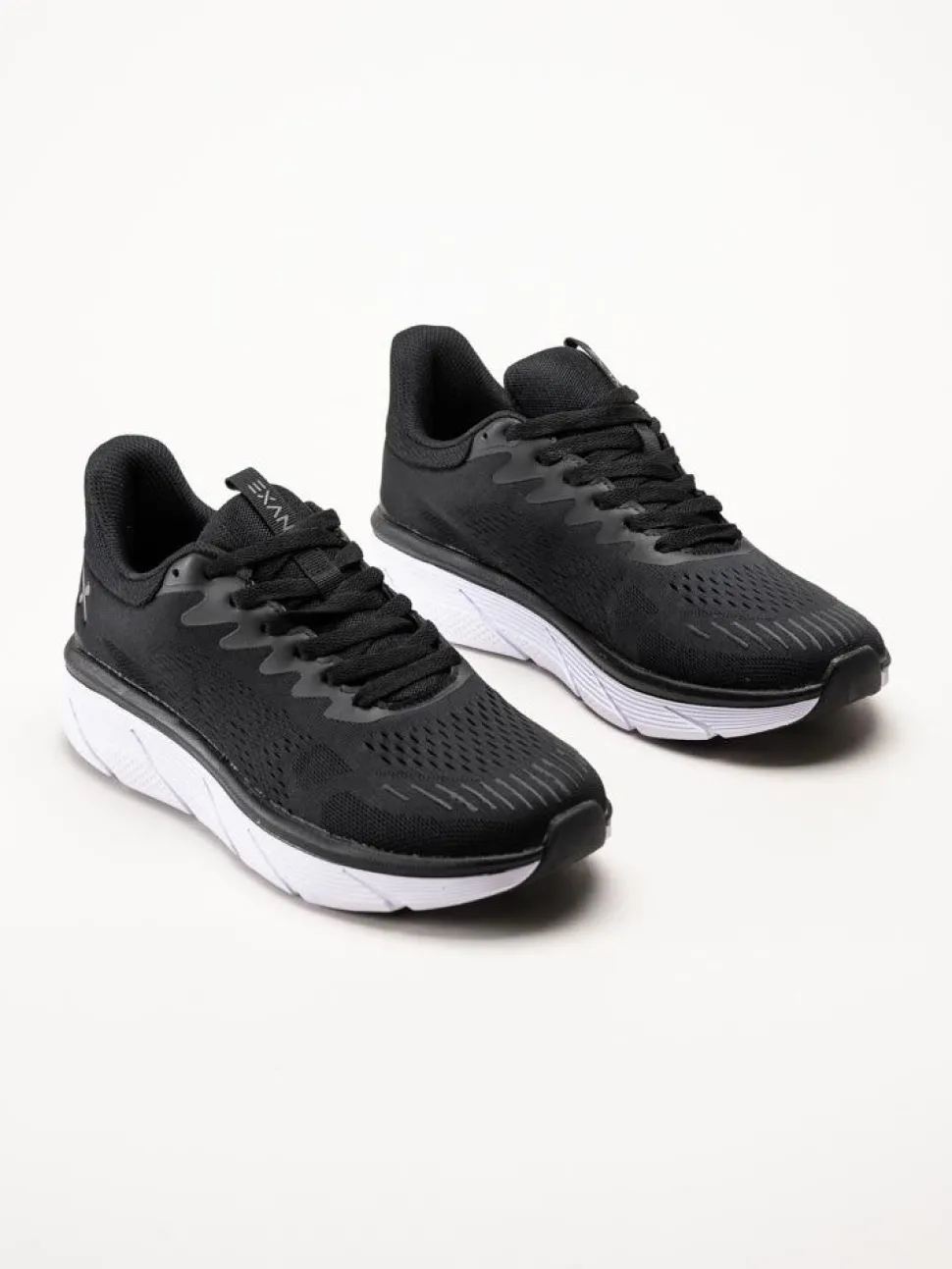 Exani - Aviator M - Svarta sneakers i textil