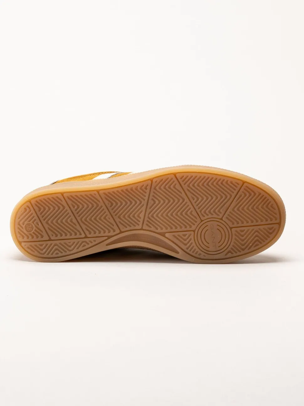 Gant Footwear - Cuzima Sneaker - Mörkgula retro sneakers i mocka med skinndetaljer
