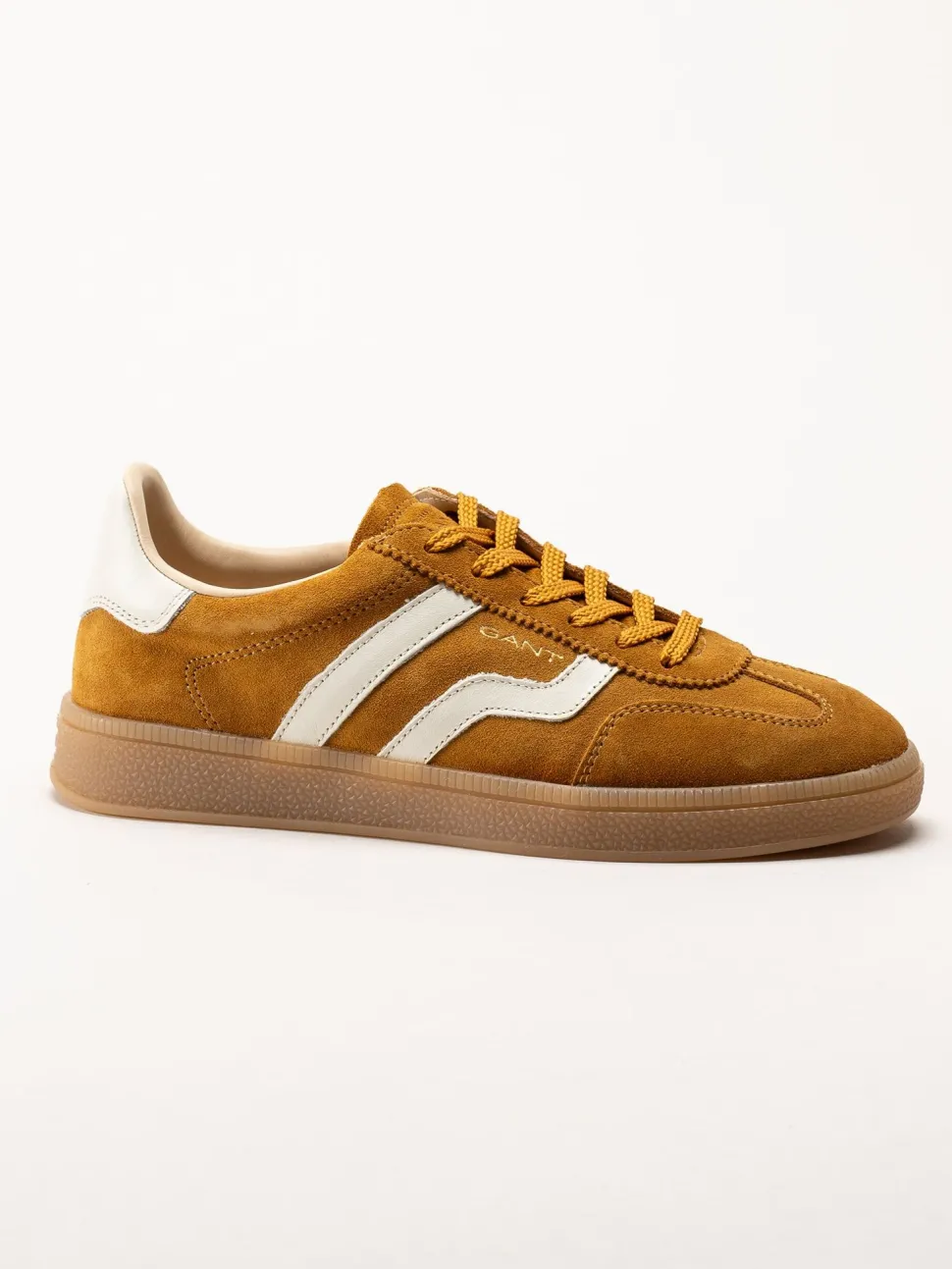 Gant Footwear - Cuzima Sneaker - Mörkgula retro sneakers i mocka med skinndetaljer